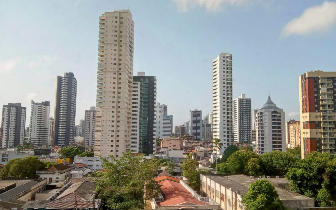Projetos habitacionais e o papel do GRAPROHAB na regularização urbana 