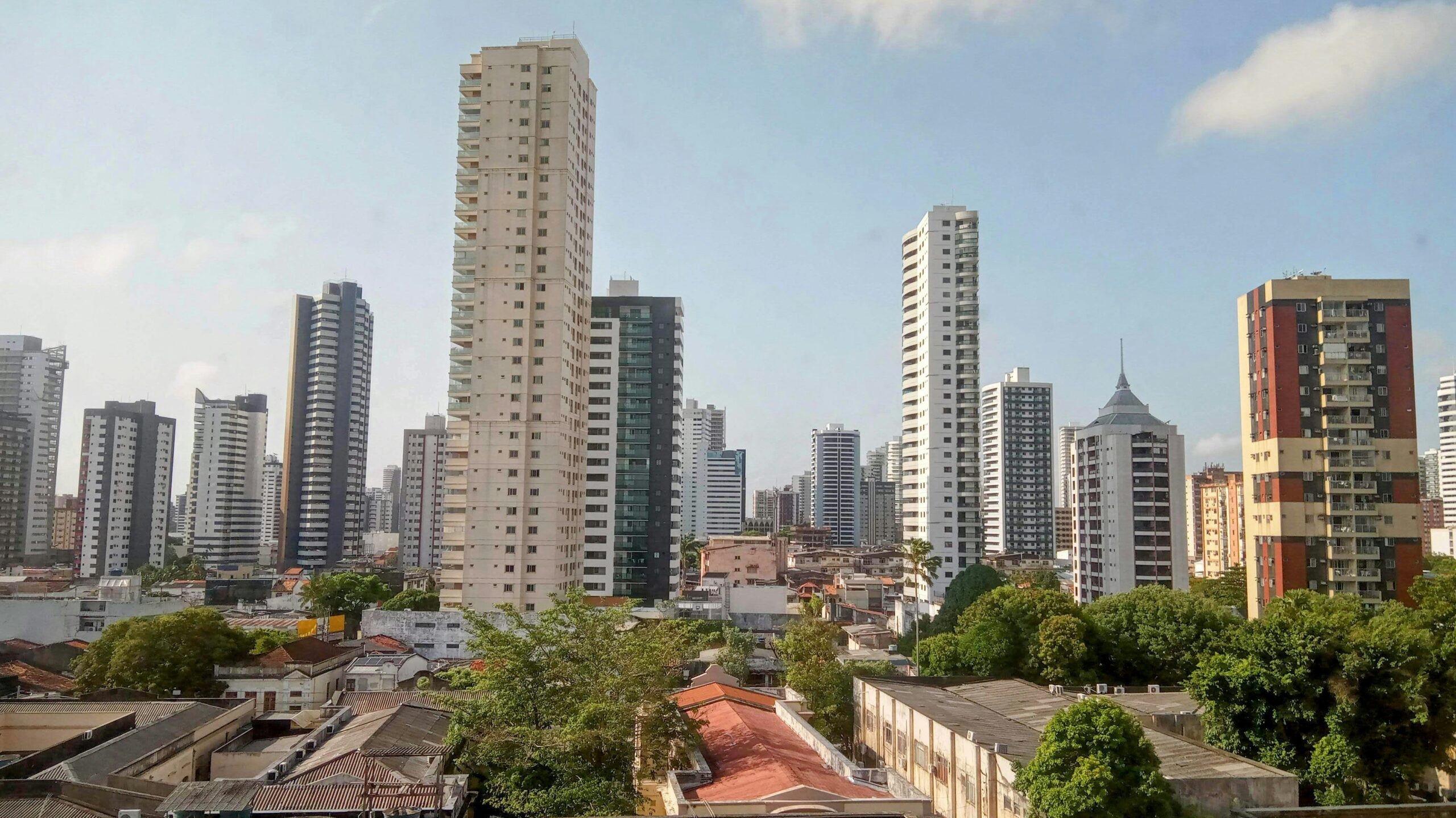 Projetos habitacionais e o papel do GRAPROHAB na regularização urbana 